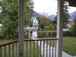 October 9, 2011 - Directors arrive at B&B (Renolds house).